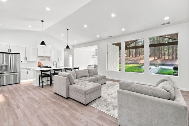 28230 N Hardesty Rd, Chattaroy, WA 99003