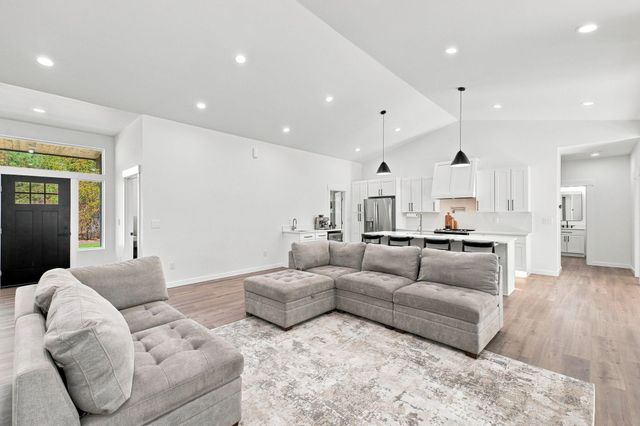 28230 N Hardesty Rd, Chattaroy, WA 99003