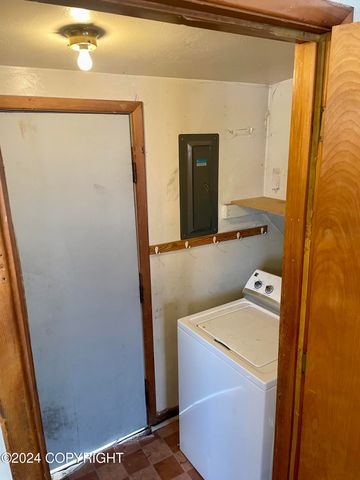 4312 E 6th Avenue, Anchorage, AK 99508