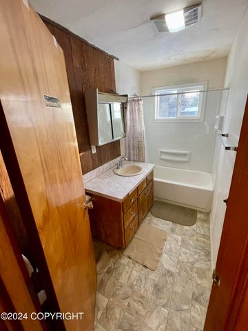 4312 E 6th Avenue, Anchorage, AK 99508