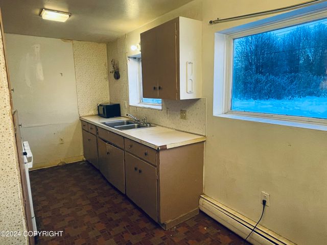 4312 E 6th Avenue, Anchorage, AK 99508