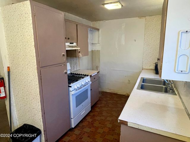 4312 E 6th Avenue, Anchorage, AK 99508