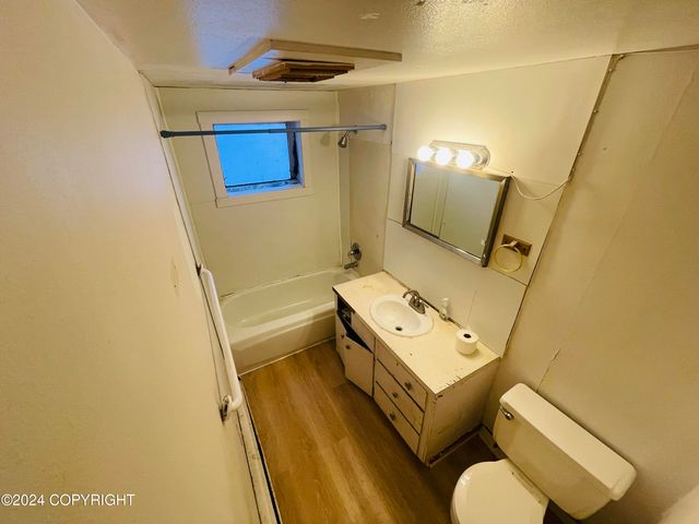4312 E 6th Avenue, Anchorage, AK 99508
