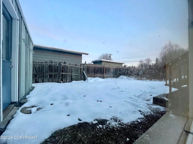 4312 E 6th Avenue, Anchorage, AK 99508