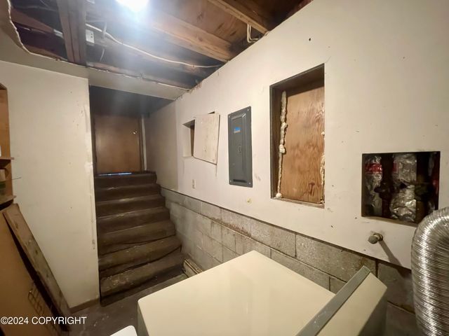 4312 E 6th Avenue, Anchorage, AK 99508