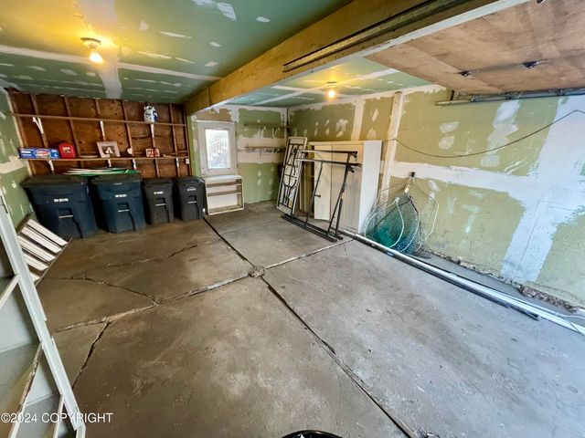 4312 E 6th Avenue, Anchorage, AK 99508