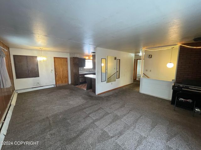 4312 E 6th Avenue, Anchorage, AK 99508