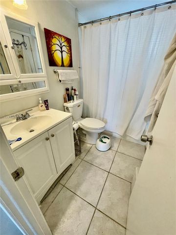 7722 W Camino Real E-316, Miami, FL 33143