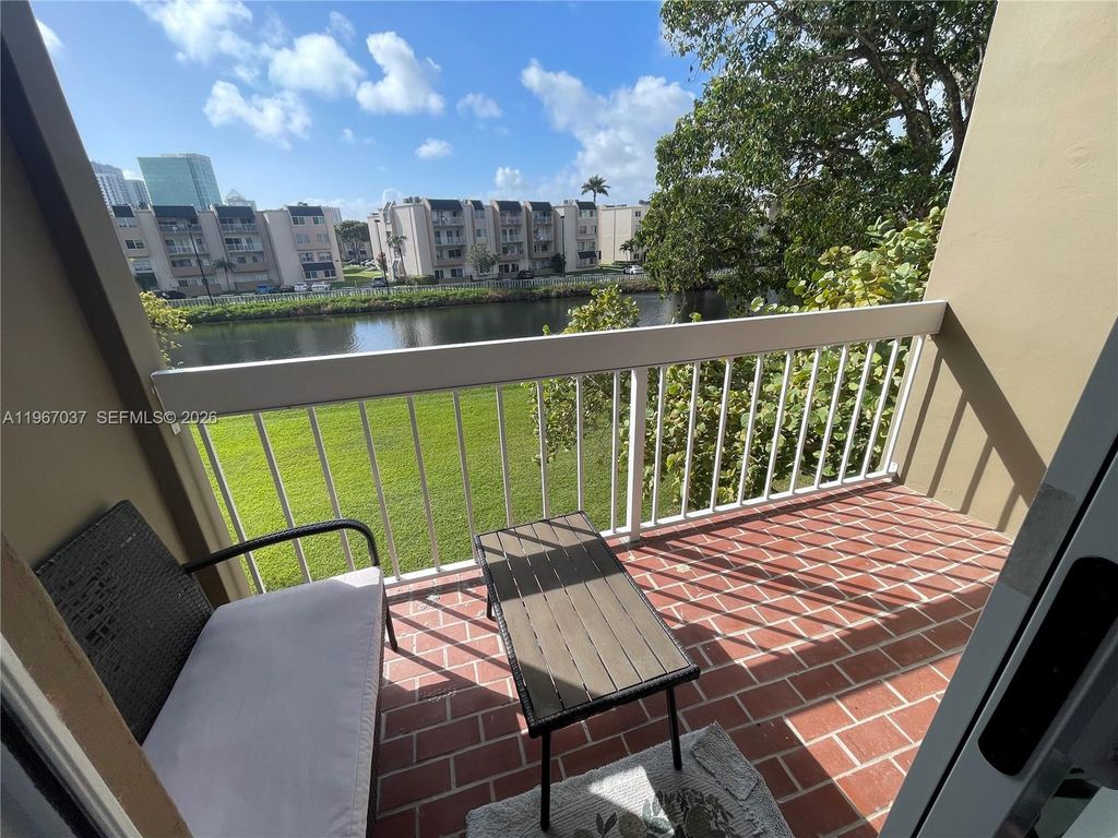 7722 W Camino Real E-316, Miami, FL 33143