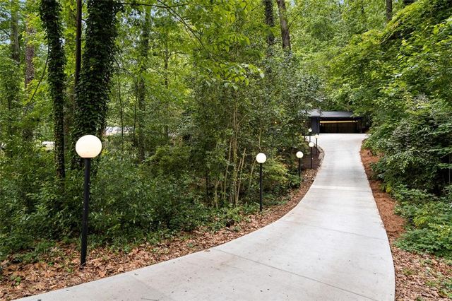 922 Barton Woods Road NE, Atlanta, GA 30307