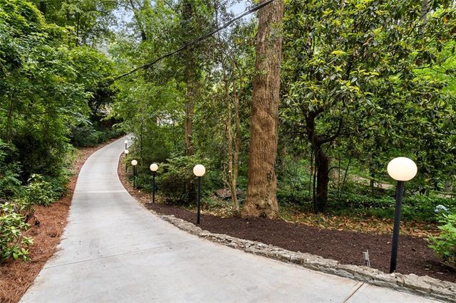 922 Barton Woods Road NE, Atlanta, GA 30307