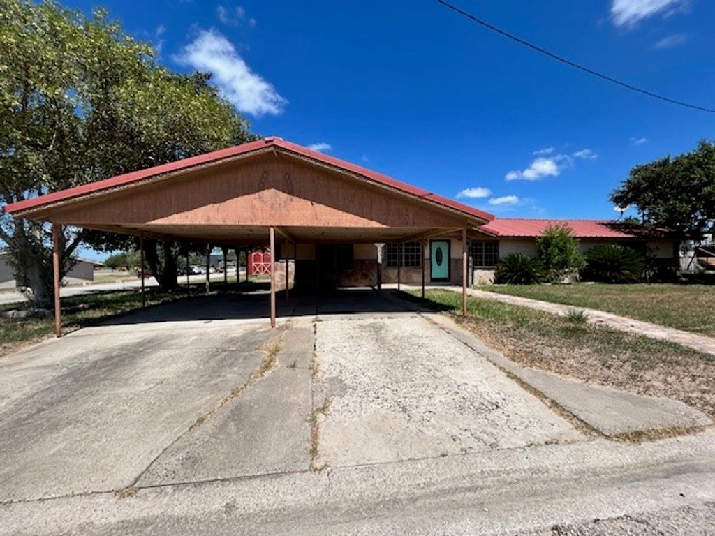 1200 S Santa Rosa St, San Diego, TX 78384