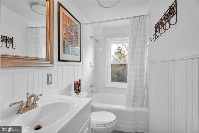 35 E HENDRICKSON AVE, Morrisville, PA 19067