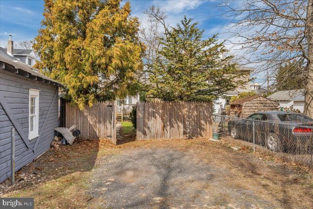 35 E HENDRICKSON AVE, Morrisville, PA 19067