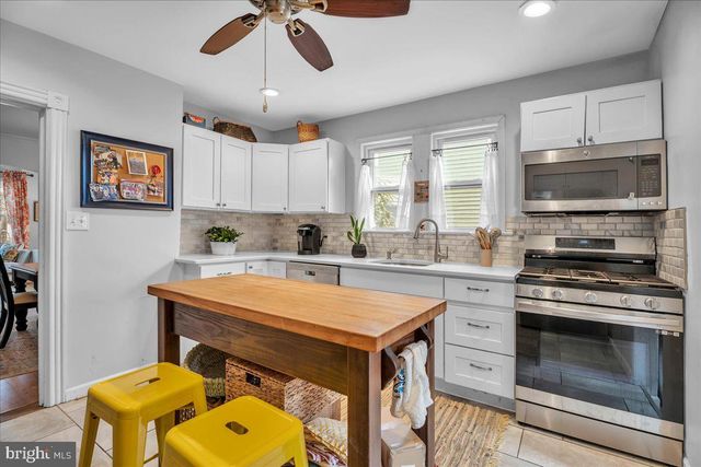 35 E HENDRICKSON AVE, Morrisville, PA 19067