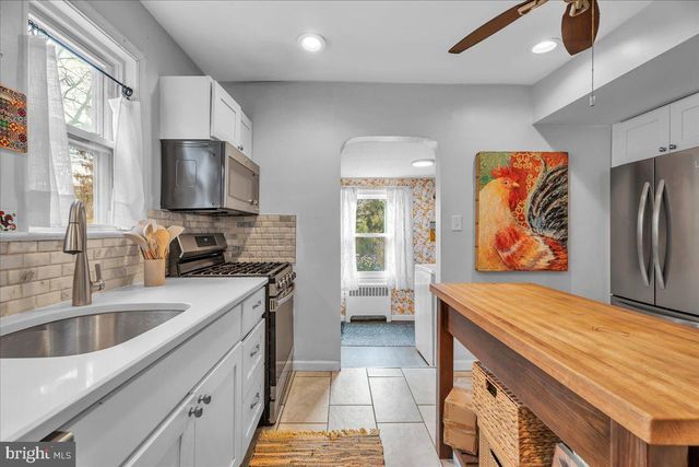 35 E HENDRICKSON AVE, Morrisville, PA 19067