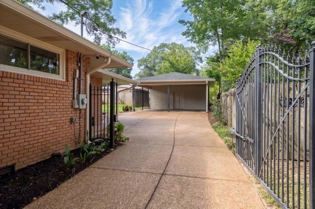 4688 CROSSOVER LN, Memphis, TN 38117