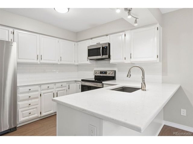 6043 E Briarwood Dr, Englewood, CO 80112