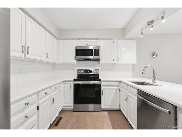 6043 E Briarwood Dr, Englewood, CO 80112
