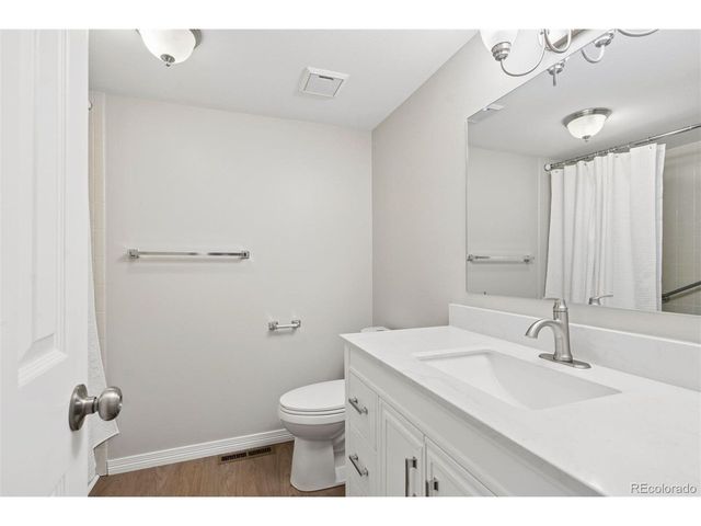 6043 E Briarwood Dr, Englewood, CO 80112