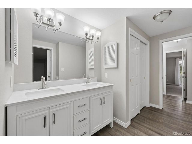 6043 E Briarwood Dr, Englewood, CO 80112