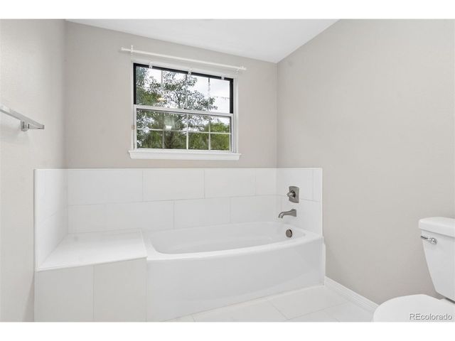 6043 E Briarwood Dr, Englewood, CO 80112