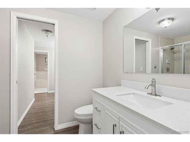 6043 E Briarwood Dr, Englewood, CO 80112
