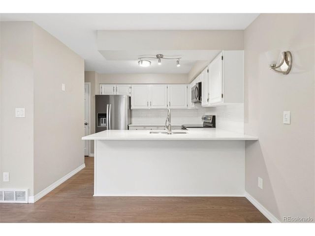 6043 E Briarwood Dr, Englewood, CO 80112