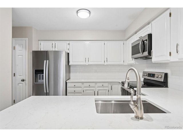 6043 E Briarwood Dr, Englewood, CO 80112