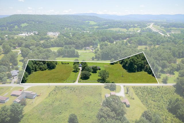 657 Tennessee Dr, Livingston, TN 38570