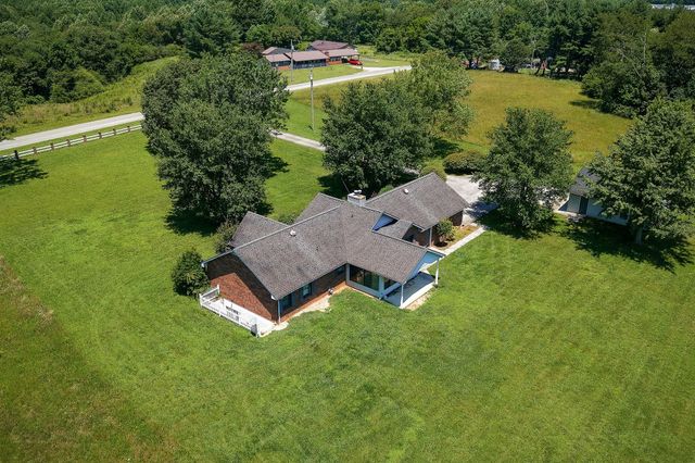 657 Tennessee Dr, Livingston, TN 38570