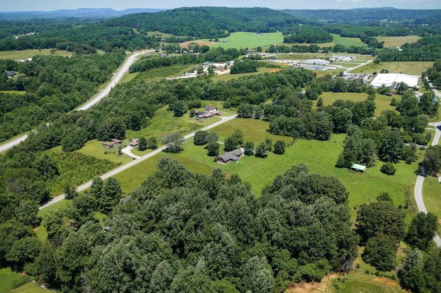 657 Tennessee Dr, Livingston, TN 38570