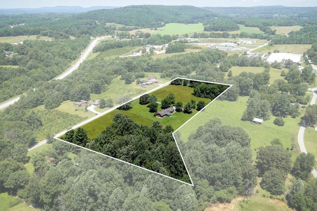 657 Tennessee Dr, Livingston, TN 38570