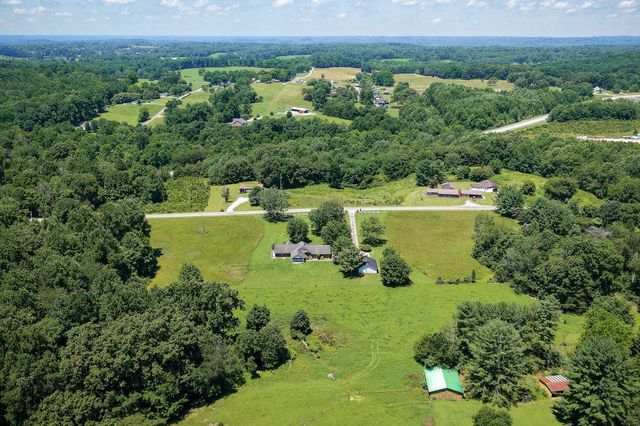 657 Tennessee Dr, Livingston, TN 38570
