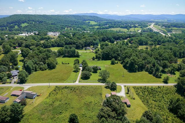 657 Tennessee Dr, Livingston, TN 38570