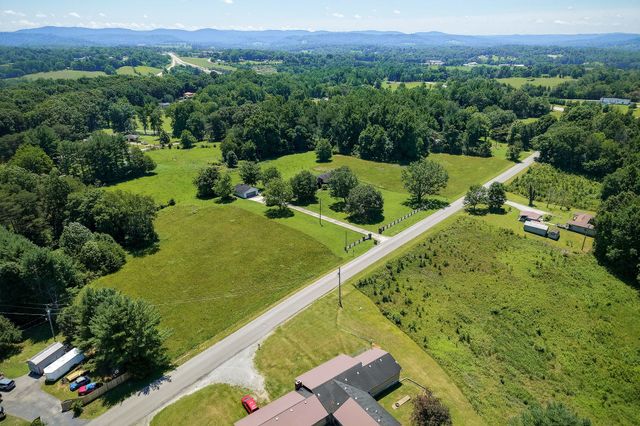 657 Tennessee Dr, Livingston, TN 38570