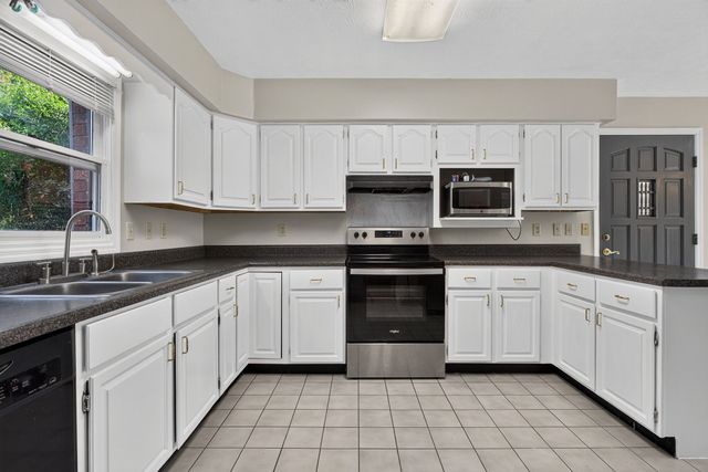 657 Tennessee Dr, Livingston, TN 38570