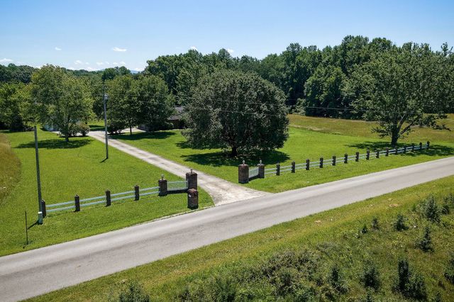657 Tennessee Dr, Livingston, TN 38570