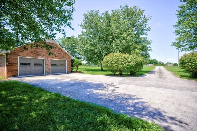 657 Tennessee Dr, Livingston, TN 38570