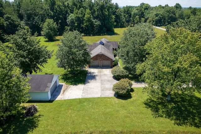 657 Tennessee Dr, Livingston, TN 38570