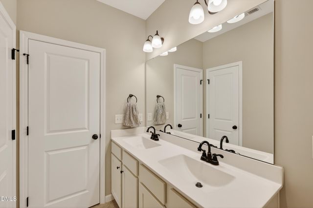 8909 Hardie Farm Circle, Wake Forest, NC 27587