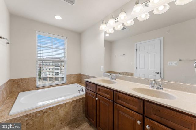 24660 CARIBOU SQ, Aldie, VA 20105