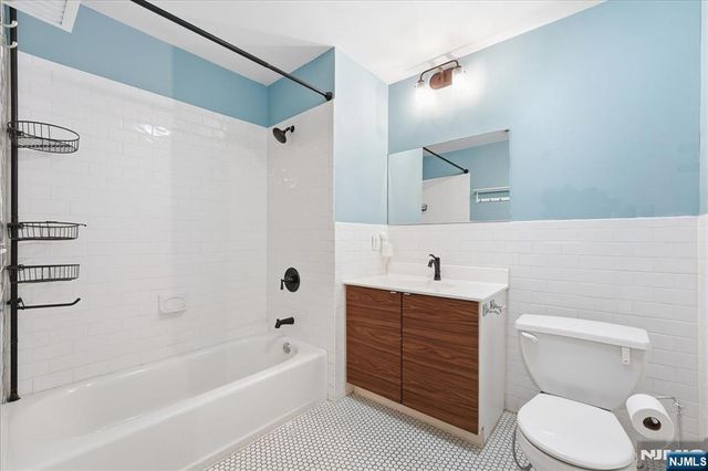 140 Bay Street 2D, Jersey City, NJ 07302