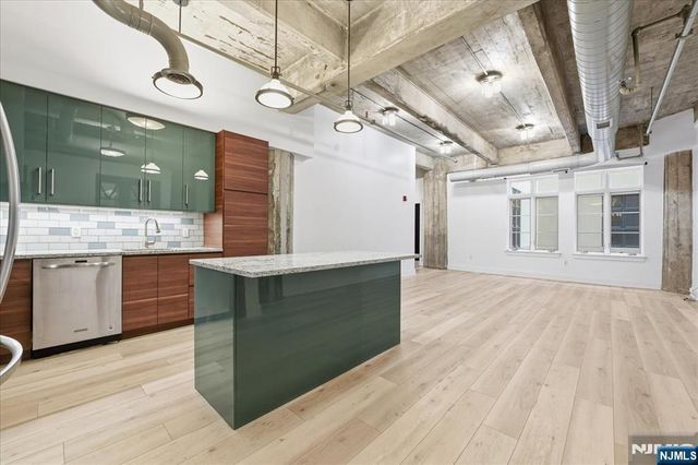 140 Bay Street 2D, Jersey City, NJ 07302