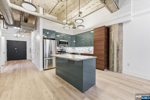 140 Bay Street 2D, Jersey City, NJ 07302