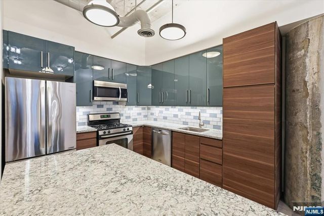 140 Bay Street 2D, Jersey City, NJ 07302