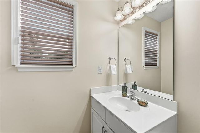 11520 N Madison Avenue, Kansas City, MO 64155