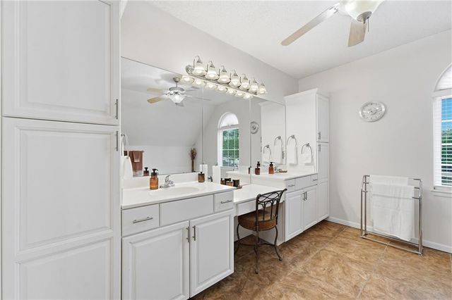 11520 N Madison Avenue, Kansas City, MO 64155