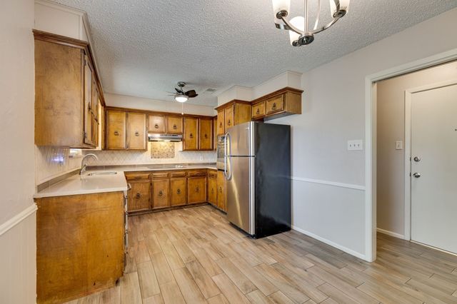504 S Colonial Drive, Cleburne, TX 76033