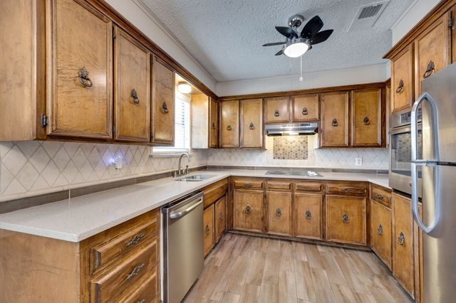 504 S Colonial Drive, Cleburne, TX 76033